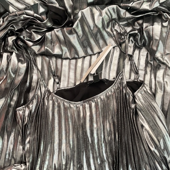 Gorgeous Night Out metallic dress 4P - Picture 3 of 3